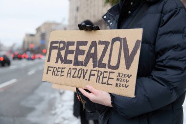 Meydan Meydanı 'nda Azovstal savunucularının yakınları tarafından barışçıl bir gösteri düzenlendi. İnsanlar savaş esirlerinin Rus esaretinden serbest bırakılmasını talep ediyor. Kyiv, Ukrayna - 3 Aralık 2023