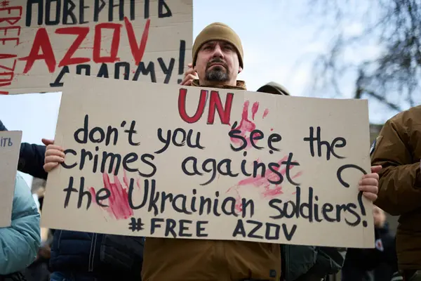 Militaire Ukrainien Tient Une Bannière Onu Voyez Vous Pas Les — Photo