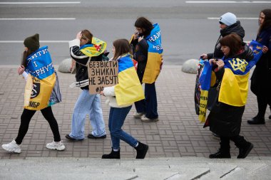 Ukrayna Silahlı Kuvvetleri 'nin kayıp ve yakalanan askerlerine adanmış barışçıl Ukrayna gösterileri. Kyiv - 25 Şubat 2024