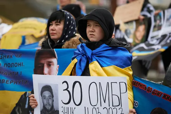 Oekraïense Jongen Met Nationale Vlag Een Spandoek Met Portret Van — Stockfoto