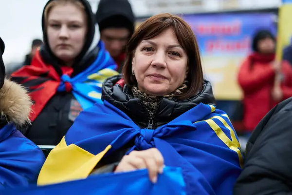 Vatansever Ukraynalı Kadın Bir Halk Mitinginde Ulusal Bayrak Takıyor Kyiv — Stok fotoğraf