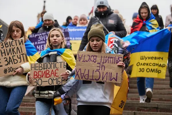 Een Groep Oekraïense Vrouwen Het Centrum Van Stad Met Spandoeken — Stockfoto