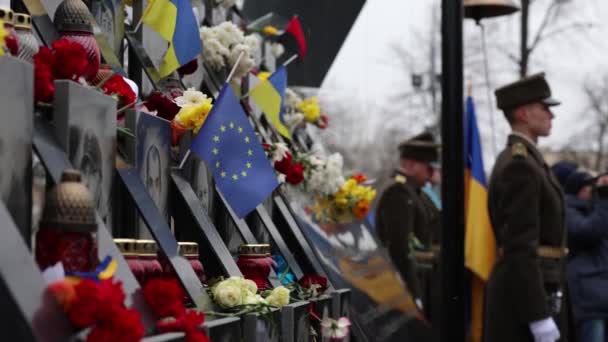Flagge Der Europäischen Union Denkmal Der Gefallenen Teilnehmer Der Revolution — Stockvideo