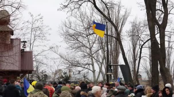 Большая Группа Украинцев Скорбит Погибшим Активистам Революции Достоинства Мемориала День — стоковое видео