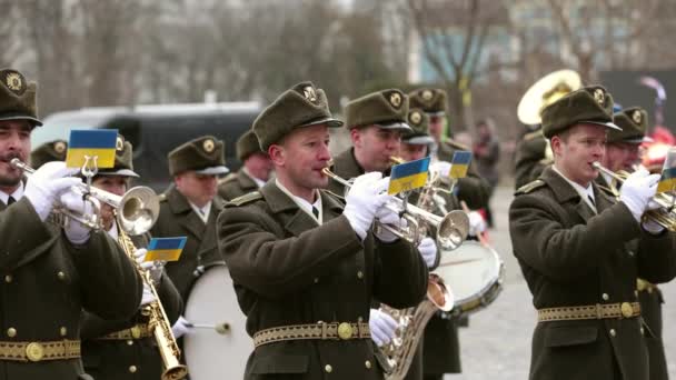 Orquesta Del Ejército Ucraniano Tocando Una Ceremonia Día Los Héroes — Vídeos de Stock