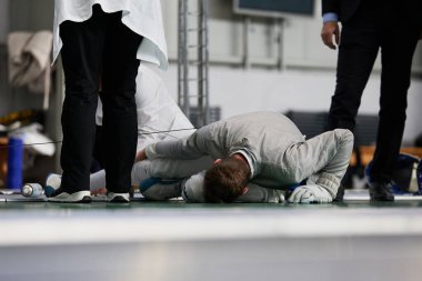 Eskrimci Nikita Kuznietsov, kılıç ile yapılan 