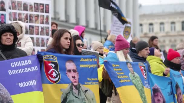 Семьи Пропавших Вести Украинских Военнослужащих Демонстрации Центре Киева Февраля 2024 — стоковое видео