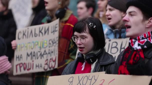 Молоді Українські Активісти Співають Нам Потрібна Інклюзія Ілюзія Мітингу Будівлі — стокове відео