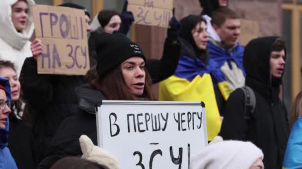 Ukrainian Activist Holds Banner Money Army Chants Allocate Spend Report — Stock Video