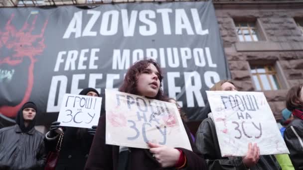 Ukrajinská Žena Drží Prapor Money Army Skanduje Government Work Shromáždění — Stock video