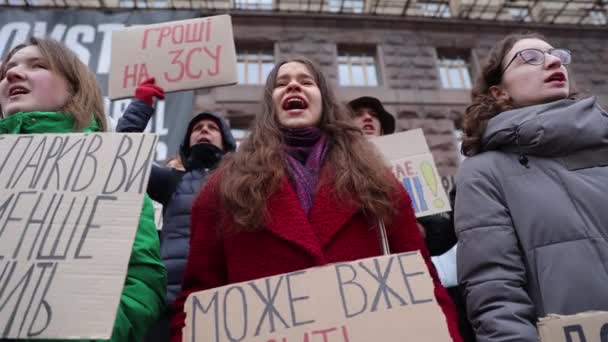 Νέοι Ουκρανοί Ακτιβιστές Τραγουδούν Need Inclusion Illusion Μια Ειρηνική Διαδήλωση — Αρχείο Βίντεο