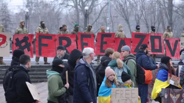 Group Ukrainian Soldiers Hold Banner Free Azov Peaceful Demonstration Dedicated — Stock Video
