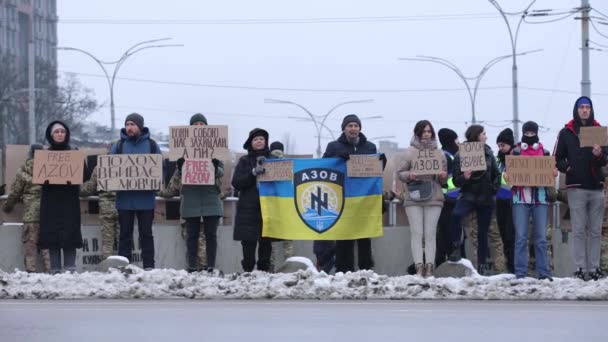Grupo Activistas Ucranianos Posando Con Pancartas Bandera Brigada Azov Mitin — Vídeos de Stock