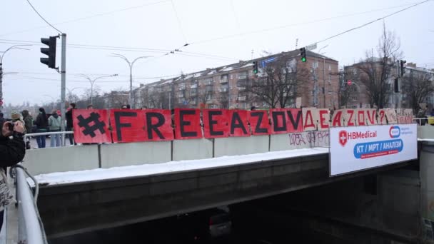 Soldados Ucranianos Sostienen Pancarta Azov Libre Dónde Está Azov Una — Vídeo de stock
