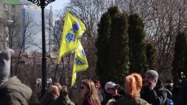Σημαίες Της Αζοφικής Ταξιαρχίας Δημόσια Διαδήλωση Στην Ουκρανία Κίεβο Μαρτίου — Αρχείο Βίντεο