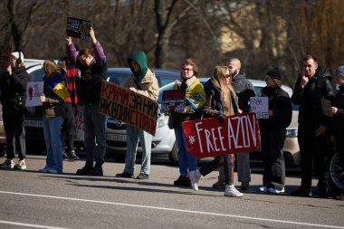 2022 'den beri Rusya' da esir düşen savaş esirlerine adanmış bir mitingde 