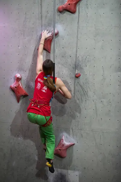 Ukrainian Athlete Climbing Vertical Wall Speed Climbing Competition Kyiv March — Stock Photo, Image