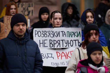 Ukraynalı aktivist, yolsuzluğa karşı düzenlenen bir gösteride 