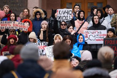 Genç Ukraynalı eylemciler yolsuzluğu protesto ediyor ve askeri bütçenin artırılmasını talep ediyorlar. Kyiv - 10 Şubat 2024