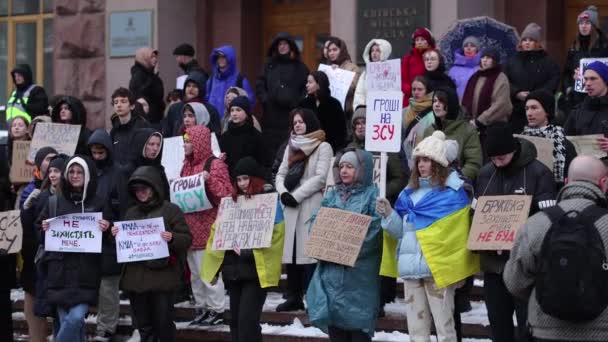 Ομάδα Ουκρανών Ακτιβιστών Φωνάζουν Ντροπή Μια Ειρηνική Διαδήλωση Στο Γραφείο — Αρχείο Βίντεο