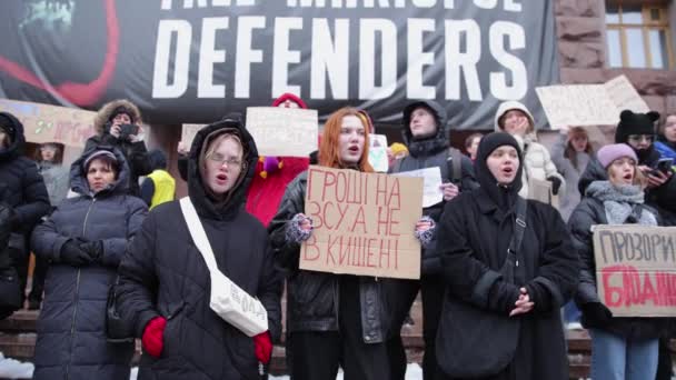 Group Ukrainian Activists Chant Money Armed Forces Banners Hands City — Stock Video