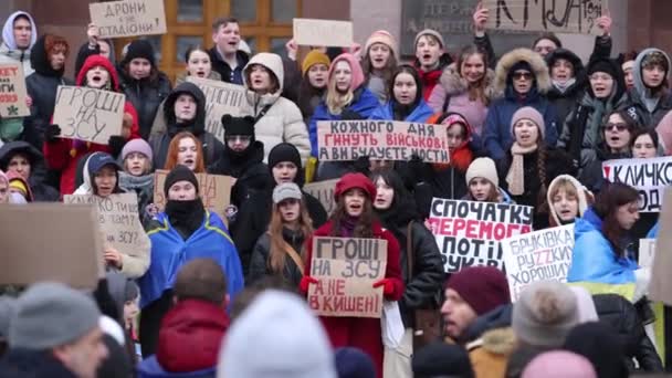 Ukrainische Aktivisten Skandieren Schande Auf Einer Öffentlichen Kundgebung Zum Kampf — Stockvideo