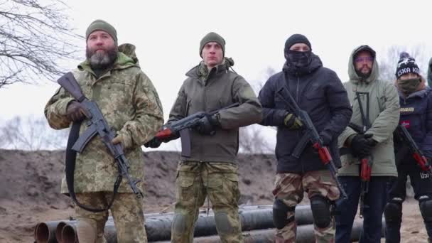 Ukraynalı Acemiler Dışarıda Eğitim Görüyor Ukraynalılar Havalı Tüfeklerle Savaş Taktikleri — Stok video