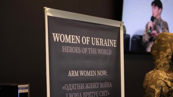 Kol Kadınları Şimdi Konferans Afişi Kyiv Ocak 2024 — Stok video
