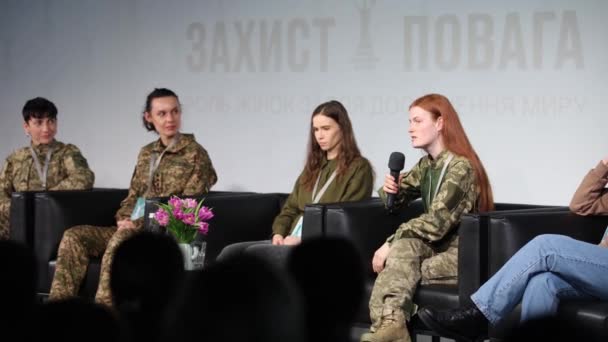Oksana Rubanyak Ukrán Fegyveres Erők Hadosztályának Parancsnoka Író Fegyveres Nők — Stock videók