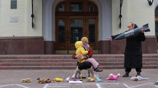 Attore Mascherato Vladimir Putin Che Minaccia Civili Ucraini Con Razzo — Video Stock