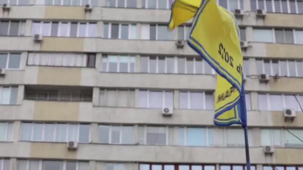 Bandeira Cidade Mariupol Brigada Azov Filmada Uma Manifestação Pública Livre — Vídeo de Stock