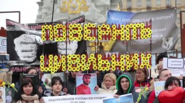 Ukrayna halkı, Rus hapishanesinden yakalanan sivillere adanmış bir gösteride 