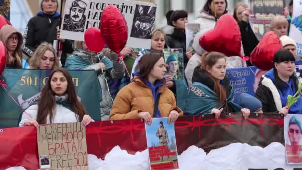 2024年3月16日 乌克兰妇女抗议俄罗斯在基辅独立广场 Maidan 举行公开示威 声援乌克兰失踪和被俘的维护者 — 图库视频影像