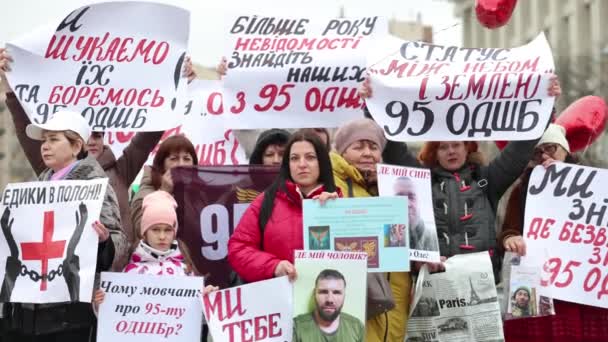 Familiares Soldados Desaparecidos 95ª Brigada Las Fuerzas Armadas Ucrania Manifestándose — Vídeos de Stock
