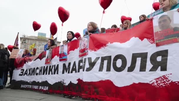 Manželky Obránců Mariupolu Azovstalu Kteří Zůstávají Ruském Vězení Požadují Okamžité — Stock video
