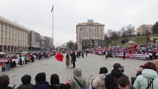 Велика Група Українців Зібралася Майдані Знак Протесту Проти Російського Полону — стокове відео