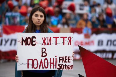 Üzgün Ukraynalı kadın 