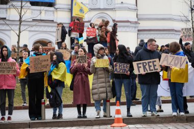 Ukraynalılar Rusya 'nın esaretini protesto ediyor ve 2022' den beri Rus esaretinde olan savaş esirlerinin serbest bırakılmasını talep ediyorlar. Kyiv - 17 Mart 2024