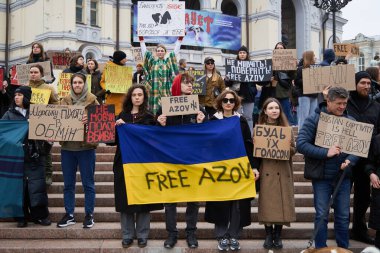 Mariupol 'ün yakalanan savunucularına adanmış bir mitingde 