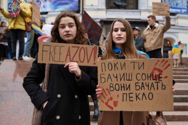 Ukraynalı genç eylemciler, yakalanan Ukrayna savunucularına adanmış bir gösteride 