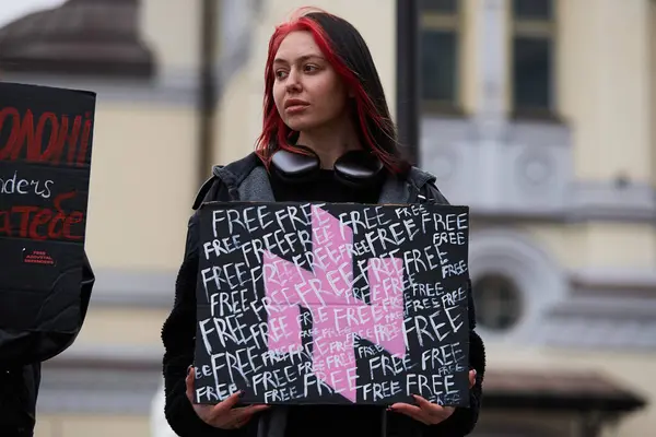Young Ukrainian Girl Holds Banner Logo Azov Brigade Tag Free — Stock Photo, Image
