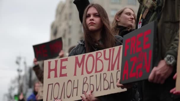 Aktivis Ukraina Memegang Spanduk Don Silent Captivity Kills Pada Demonstrasi — Stok Video