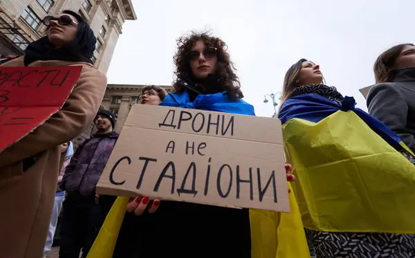 stock image Young Ukrainian girl holds a banner 