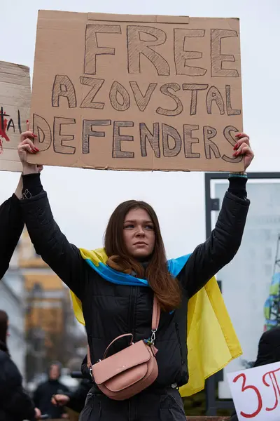 Jeune Fille Ukrainienne Posant Avec Une Bannière Free Azovstal Defenders — Photo