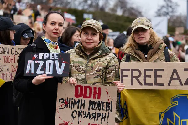 Ukrainska Militära Kvinnor Försvarare Mariupol Som Släpptes Från Ryssland Fängelse — Stockfoto