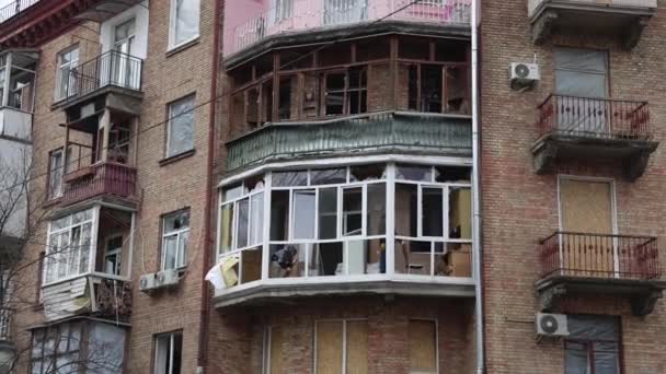 Finestre Rotte Dell Edificio Residenziale Ucraino Dopo Attacco Aereo Russo — Video Stock