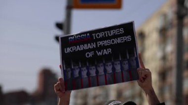 Ukrayna askerlerinin Rus hapishanelerinden serbest bırakılması için düzenlenen halk gösterisinde 