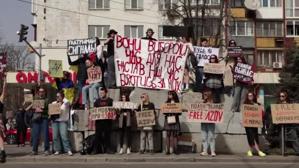 乌克兰人举行示威 要求释放被俄罗斯监禁的Mariupol卫士和战俘 2024年3月31日 — 图库视频影像