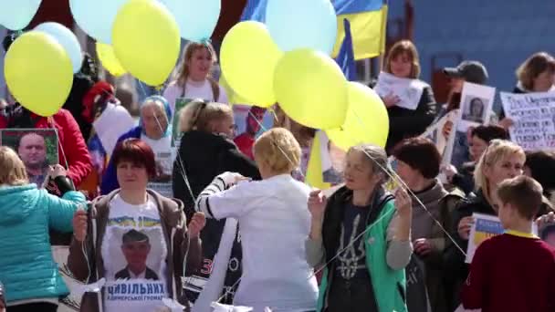 Οικογένειες Αιχμαλώτων Και Αγνοουμένων Ουκρανών Στρατιωτών Και Πολιτών Απαιτούν Από — Αρχείο Βίντεο