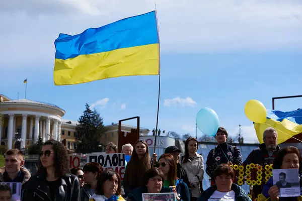 Bandera Nacional Ucrania Una Manifestación Pública Plaza Maidan Kiev Abril Fotos de stock libres de derechos